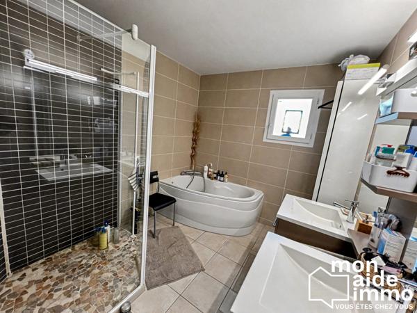 Maison de plain-pied 4 chambres possibles sans travaux à prévoir, au clame