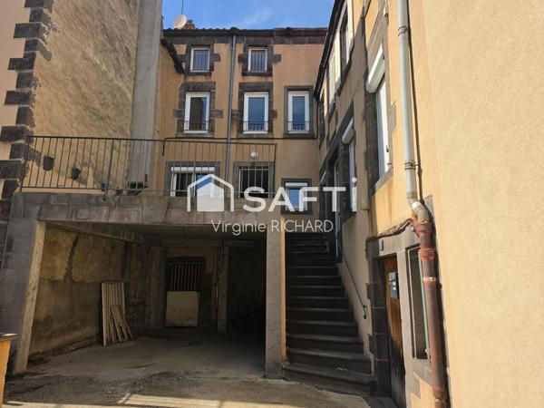 VOLVIC- Maison de caractère - volumes et espace indépendant