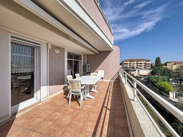 FREJUS T4 de 91,5 m² ? Étage élevé, vue dégagée & grande terrasse - double garage