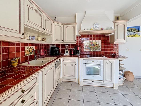 FREJUS T4 de 91,5 m² ? Étage élevé, vue dégagée & grande terrasse - double garage