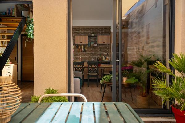 Maison citadine rénovée et son patio de charme – Nantes Zola