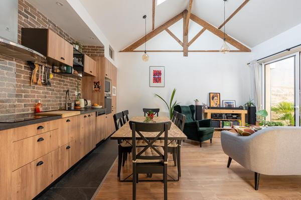 Maison citadine rénovée et son patio de charme – Nantes Zola