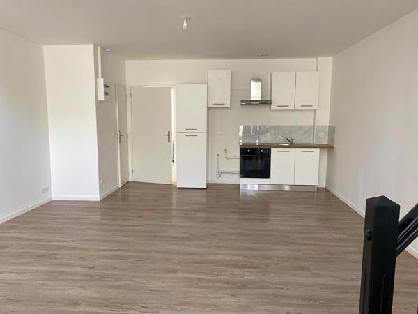 A LOUER APPARTEMENT EN DUPLEX PROCHE CENTRE VILLE DE ST QUENTIN 02