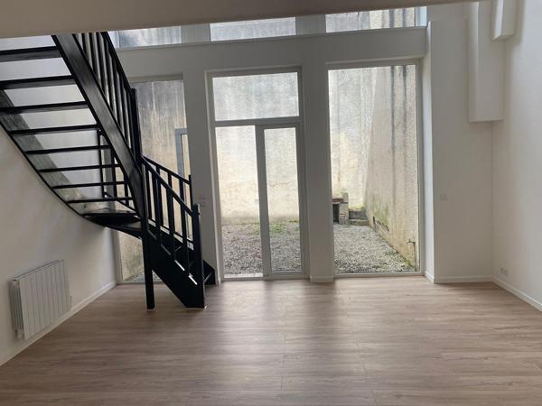 A LOUER APPARTEMENT EN DUPLEX PROCHE CENTRE VILLE DE ST QUENTIN 02