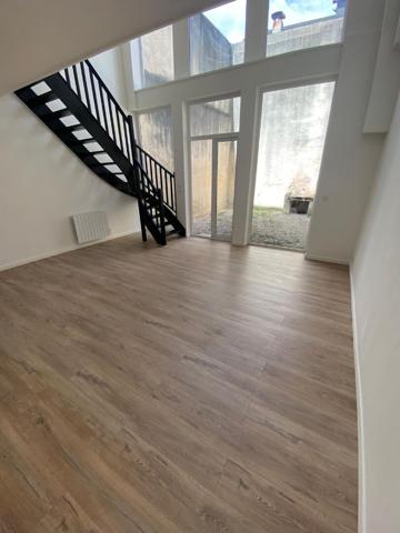 A LOUER APPARTEMENT EN DUPLEX PROCHE CENTRE VILLE DE ST QUENTIN 02