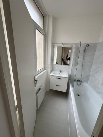 A LOUER APPARTEMENT EN DUPLEX PROCHE CENTRE VILLE DE ST QUENTIN 02