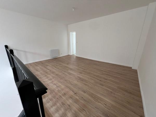 A LOUER APPARTEMENT EN DUPLEX PROCHE CENTRE VILLE DE ST QUENTIN 02
