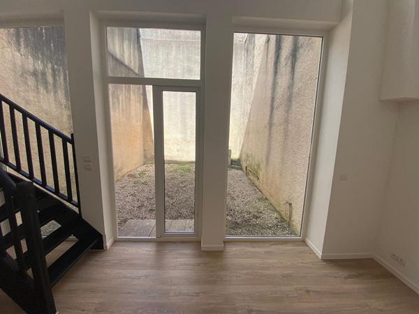 A LOUER APPARTEMENT EN DUPLEX PROCHE CENTRE VILLE DE ST QUENTIN 02