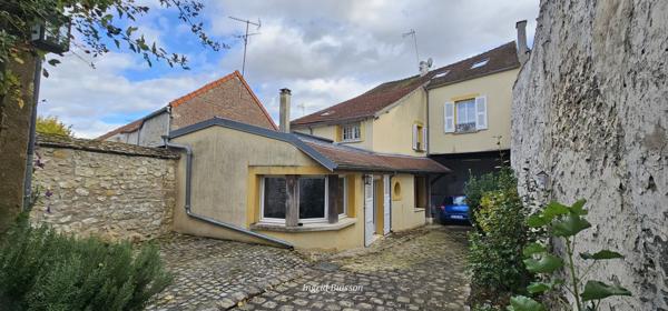 MAISON de VILLE avec beaucoup de cachet