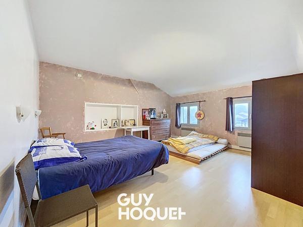 Maison de caractère 3 Chs avec T2 Indépendant, Grenier aménageable, Véranda, Piscine et Garage