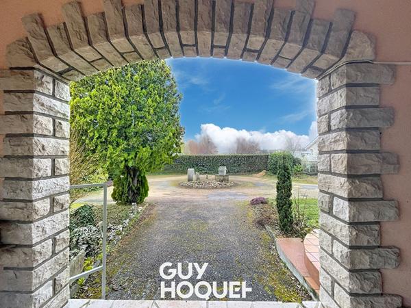 Maison de caractère 3 Chs avec T2 Indépendant, Grenier aménageable, Véranda, Piscine et Garage