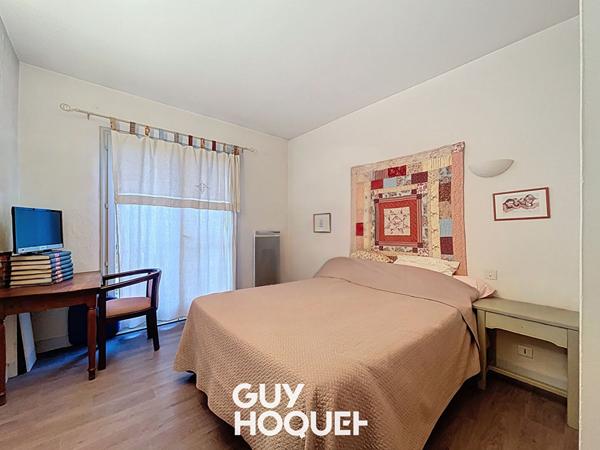 Maison de caractère 3 Chs avec T2 Indépendant, Grenier aménageable, Véranda, Piscine et Garage