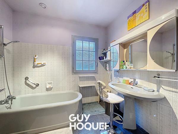 Maison de caractère 3 Chs avec T2 Indépendant, Grenier aménageable, Véranda, Piscine et Garage