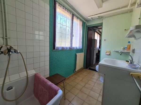 Maison familiale avec potentiel - Proche commerces et centre hospitalier