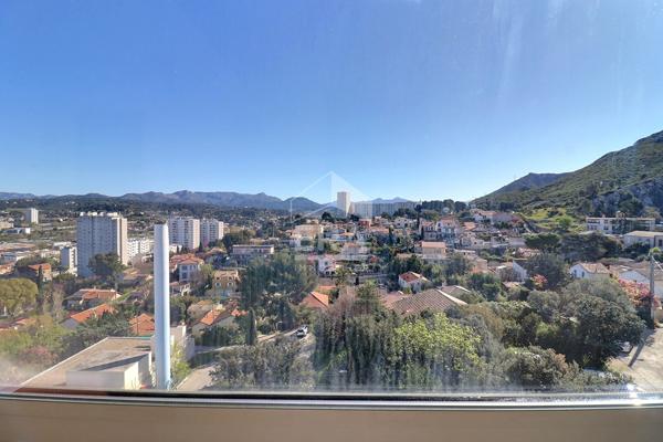 A Vendre appartement type 1 de 23m2-Vue dégagée-place de parking à Marseille 13011 résidence château saint Jacques