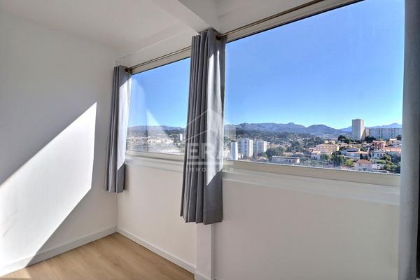 A Vendre appartement type 1 de 23m2-Vue dégagée-place de parking à Marseille 13011 résidence château saint Jacques