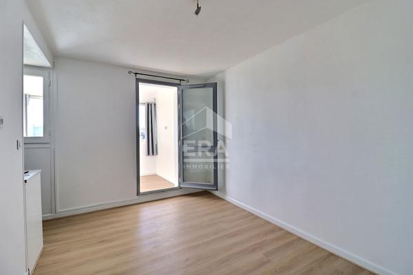 A Vendre appartement type 1 de 23m2-Vue dégagée-place de parking à Marseille 13011 résidence château saint Jacques