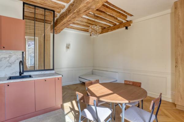 Appartement
         5 pièces
        - 105 m² 2 600 000 € *