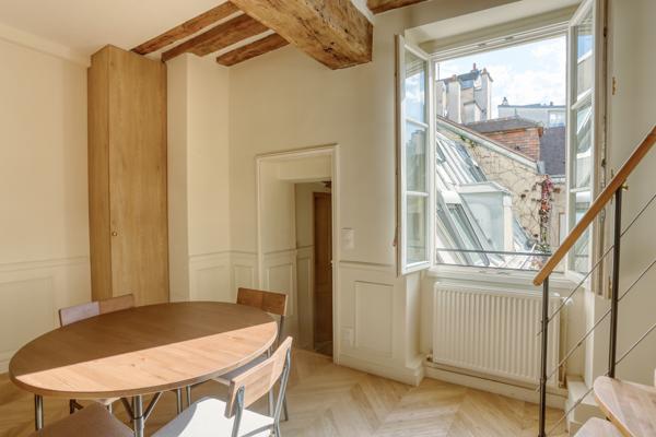 Appartement
         5 pièces
        - 105 m² 2 600 000 € *
