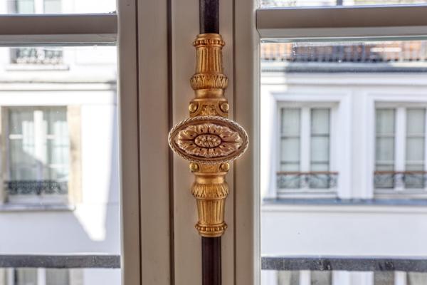 Appartement
         5 pièces
        - 105 m² 2 600 000 € *