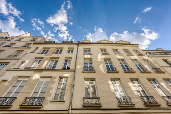 Appartement
         5 pièces
        - 105 m² 2 600 000 € *