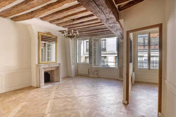 Appartement
         5 pièces
        - 105 m² 2 600 000 € *