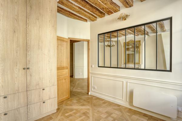 Appartement
         5 pièces
        - 105 m² 2 600 000 € *