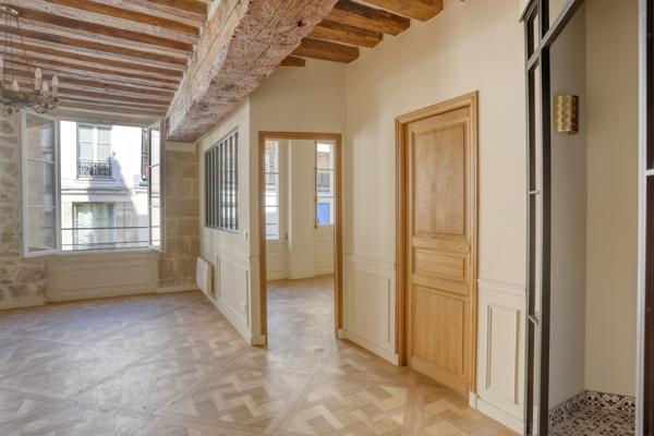 Appartement
         5 pièces
        - 105 m² 2 600 000 € *