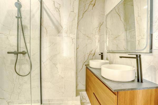 Appartement
         5 pièces
        - 105 m² 2 600 000 € *