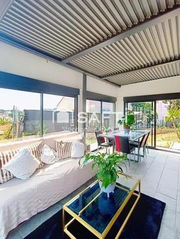VILLA  &  VERANDA - PISCINE- Grand GARAGE- CAVE
