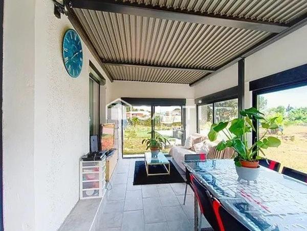 VILLA  &  VERANDA - PISCINE- Grand GARAGE- CAVE