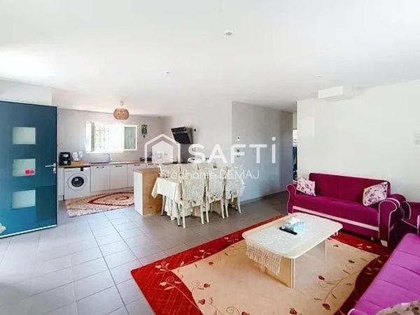 VILLA  &  VERANDA - PISCINE- Grand GARAGE- CAVE