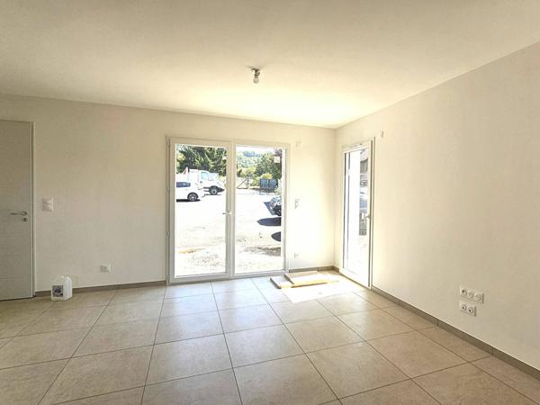 Maison - Location - Montferrat - 3 chambres - jardin- garage