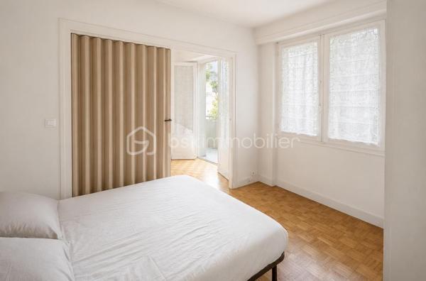 Appartement T2 de 35,21 m², situé dans un environnement calme, actuellement loué à une association, offrant ainsi une opportunité intéressante pour un investisseur à la recherche d'un bien avec locataire en place.

Il se compose de :

🛋️ Une pièce de vie
🛏️ Une chambre
🍳 Une cuisine séparée
🚿 Une salle d’eau
🌿 Un grand balcon filant qui longe tout l’appartement
🧳 Une cave

Un investissement clé en main, avec un locataire déjà en place, permettant de bénéficier d'une visibilité immédiate sur la location.

👉 Un bien idéal pour un investissement locatif, dans un environnement calme, avec un extérieur appréciable et une cave.

Une belle opportunité à découvrir !
