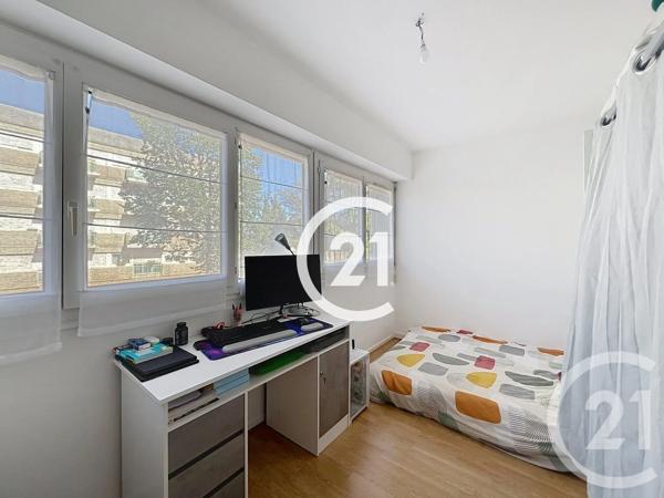 Appartement T3 à vendre  4 pièces - 73 m 2   COGNAC  - 16
