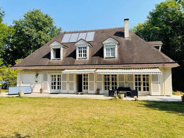 Maison Vernouillet 5 chambres 190 m2, 2000m2 terrain, piscine dans secteur recherché