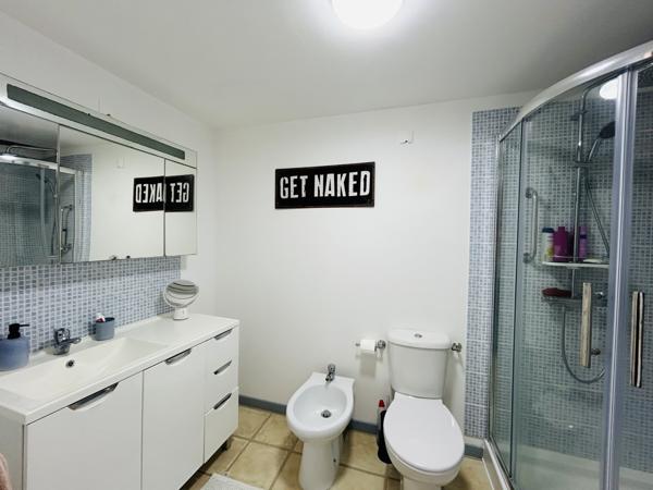 Maison de caractère 4 chambres avec 2 suites, double salon et extérieur au calme – Impasse à Melle