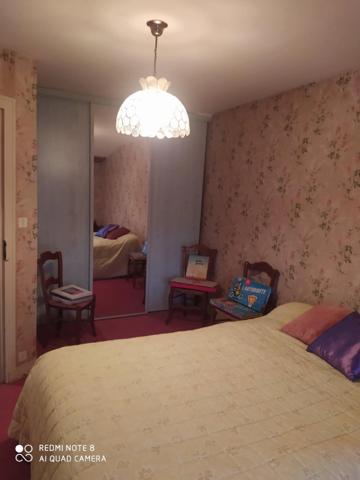 LUCON (85) PROCHE CATHEDRALE ET PISCINE MAISON DE VILLE 4 CHAMBRES AVEC COURETTE A RENOVER A PRIX FOU