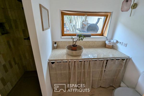 Maison style échoppe avec extérieur, dépendance et garage