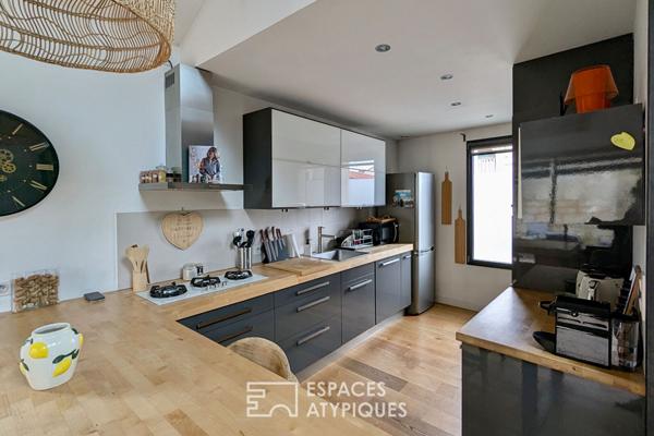 Maison style échoppe avec extérieur, dépendance et garage