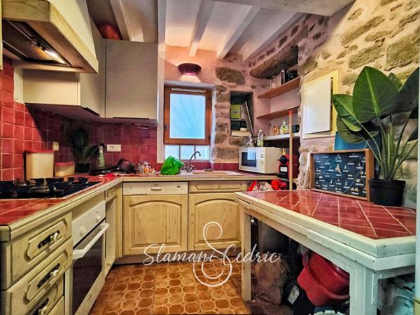 EN EXCLUSIVITE - MAISON DE VILLAGE EN R+2 52 m2 - 2 CHAMBRES - 1 BUREAU