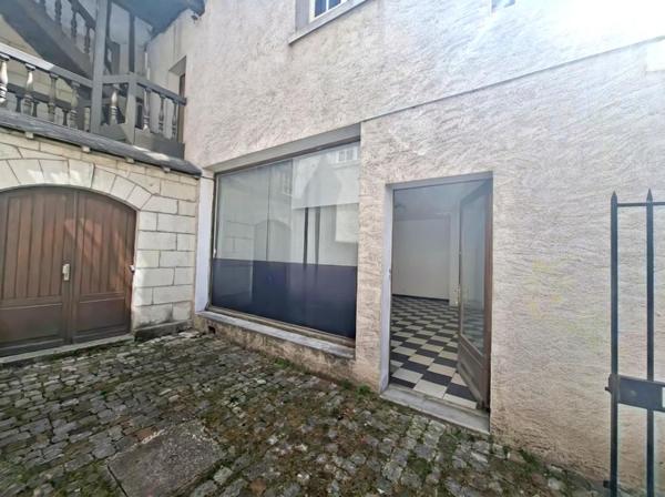 EXCLUSIVITE - A VENDRE  37000 TOURS CENTRE - Place Plumereau -  - 32m2 - Studio / Local