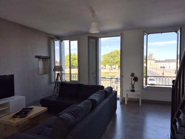 Colocation triplex T5 à louer – Terrasse et vue sur la Vienne