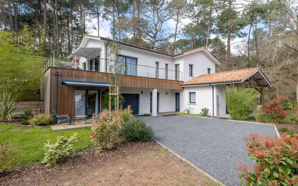 Maison à vendre    7 pièces •  Biscarrosse