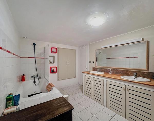 Maison à COMBOURG, 35270 - 7 pièces 172m²