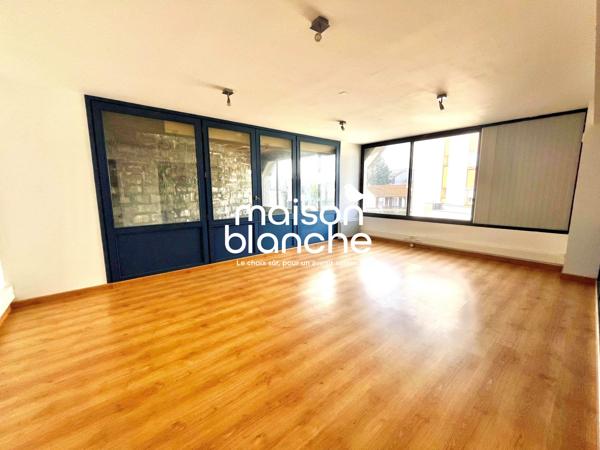 PARTHENAY PROCHE GARE LOCAL DE 177 m²