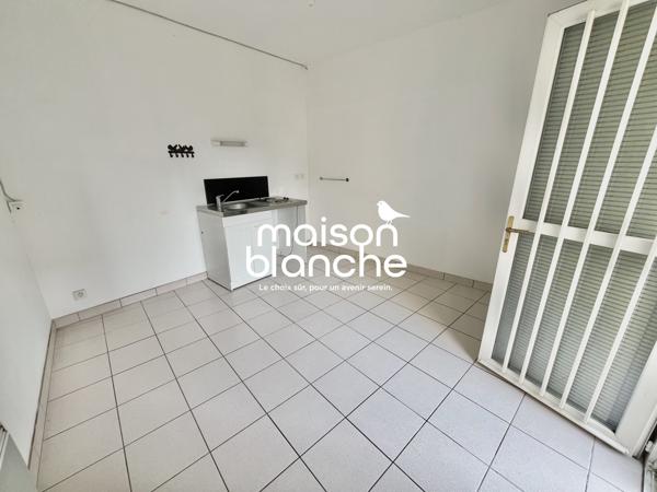 PARTHENAY PROCHE GARE LOCAL DE 177 m²