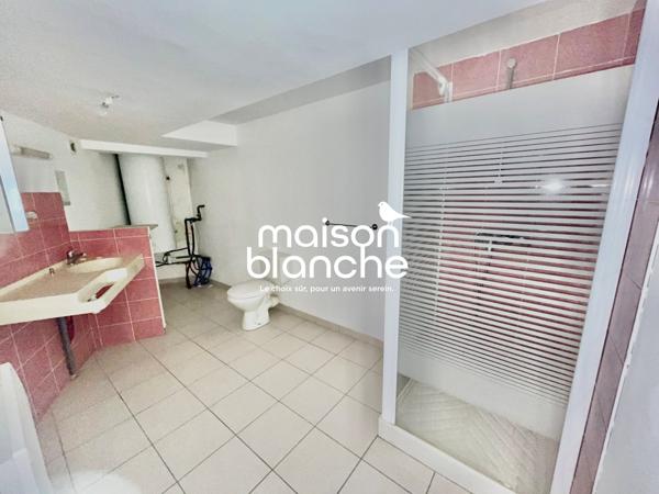 PARTHENAY PROCHE GARE LOCAL DE 177 m²