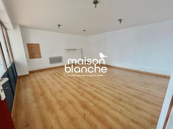 PARTHENAY PROCHE GARE LOCAL DE 177 m²