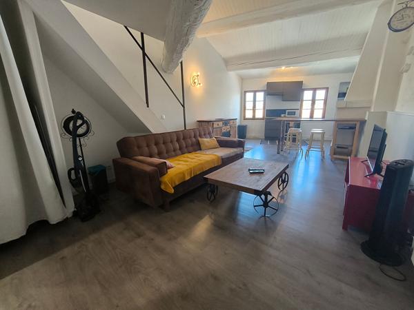 NARBONNE, Appartement T1 bis meublé à louer au 3ème et dernier étage